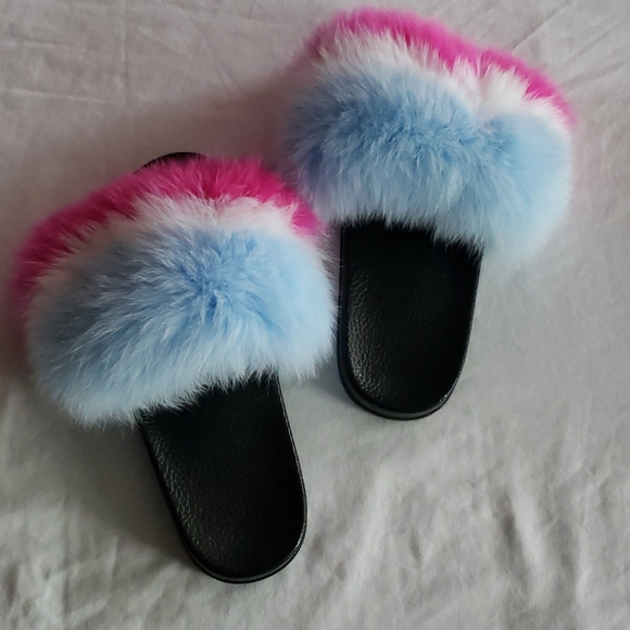 Shoes - Slippers/Furry Flops